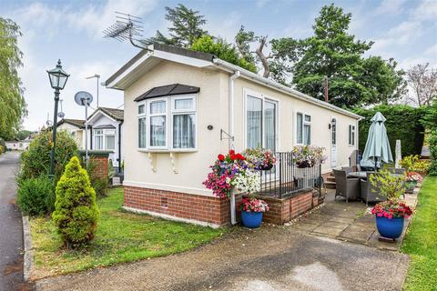 2 bedroom mobile home for sale, Willows Riverside Park, Windsor