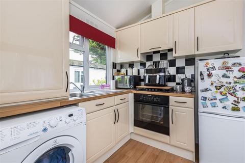 2 bedroom mobile home for sale, Willows Riverside Park, Windsor