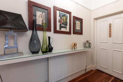 1 bedroom flat to rent, Fulham Palace Road, Fulham