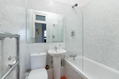 1 bedroom flat to rent, Fulham Palace Road, Fulham