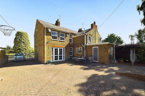 1, Gattons Farm Cottages Cooling Street, Cliffe, Rochester, ME3 7UA
