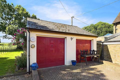 1, Gattons Farm Cottages Cooling Street, Cliffe, Rochester, ME3 7UA