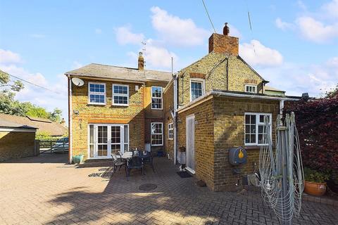 1, Gattons Farm Cottages Cooling Street, Cliffe, Rochester, ME3 7UA