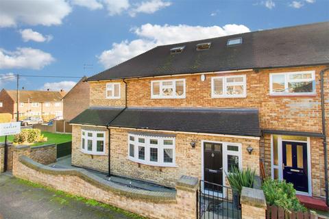 4 bedroom semi-detached house for sale, Durnell Way, Loughton