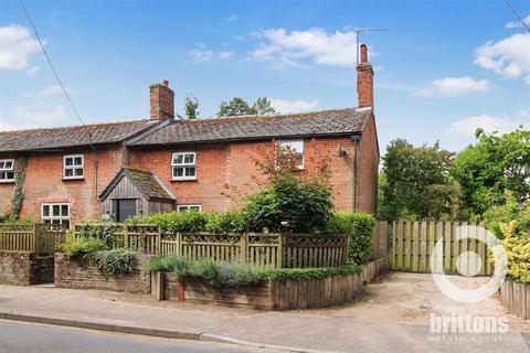 4 bedroom cottage for sale, Station Road, Hillington