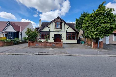 6 bedroom bungalow for sale, Gyllyngdune Gardens, Ilford