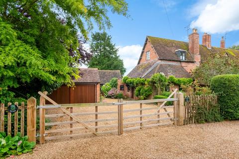 3 bedroom end of terrace house for sale, Church Road, Snitterfield, Stratford-upon-Avon