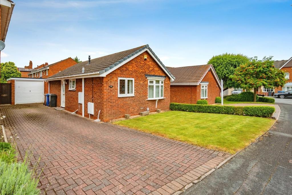 Cornfield Drive, Lichfield 2 bed detached bungalow for sale £300,000