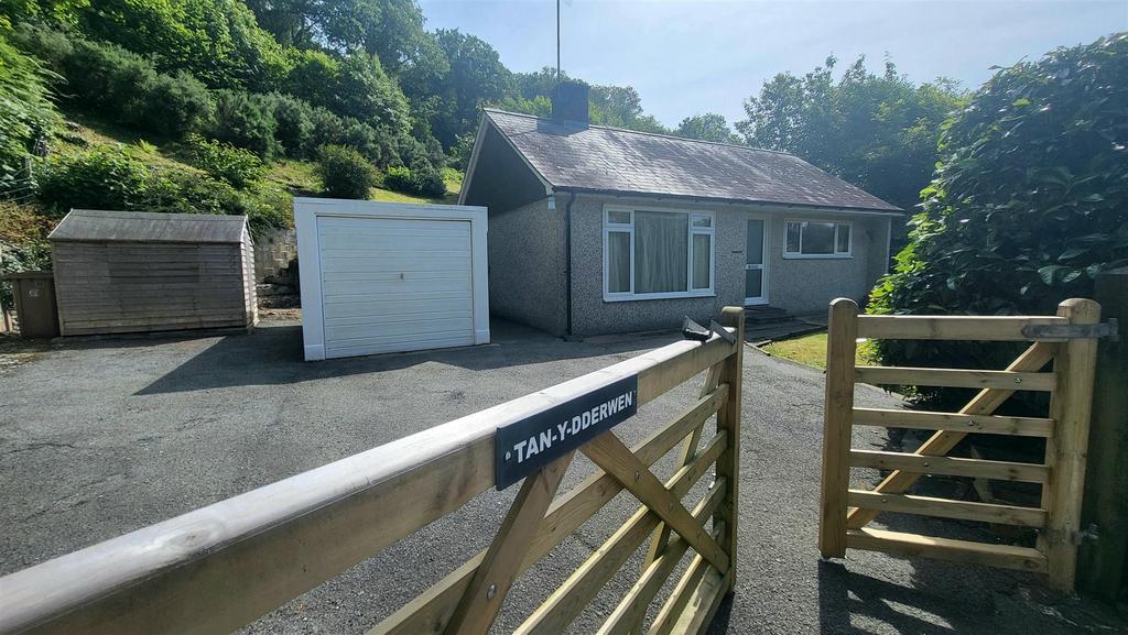 Llanbedr 2 bed detached bungalow for sale £195,000