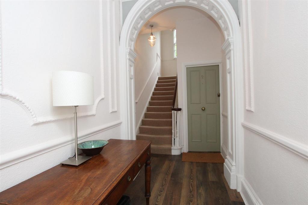 Entrance hallway.JPG