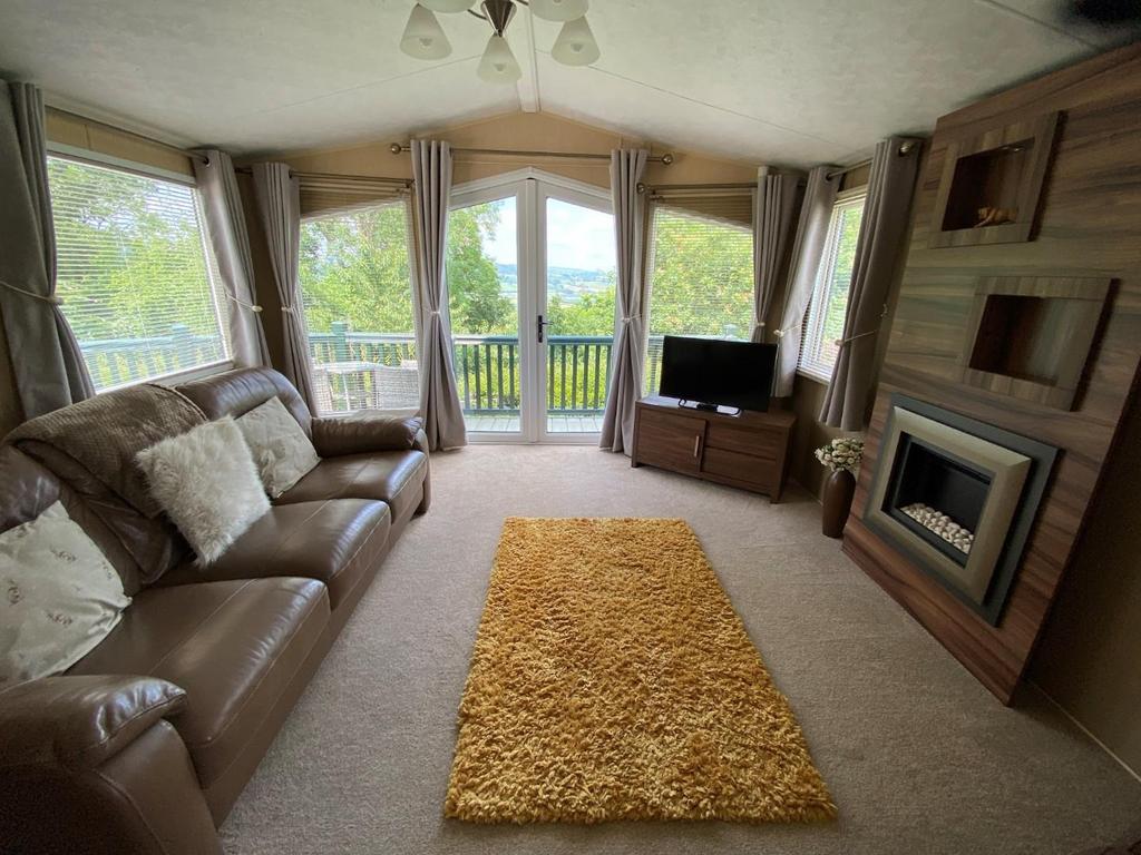 Living Room 2.jpg