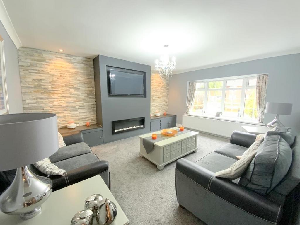 Archer Road, Waltham, Grimsby 4 bed detached house for sale £350,000