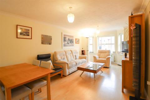 2 bedroom property for sale, Highbridge, Gosforth, Newcastle Upon Tyne