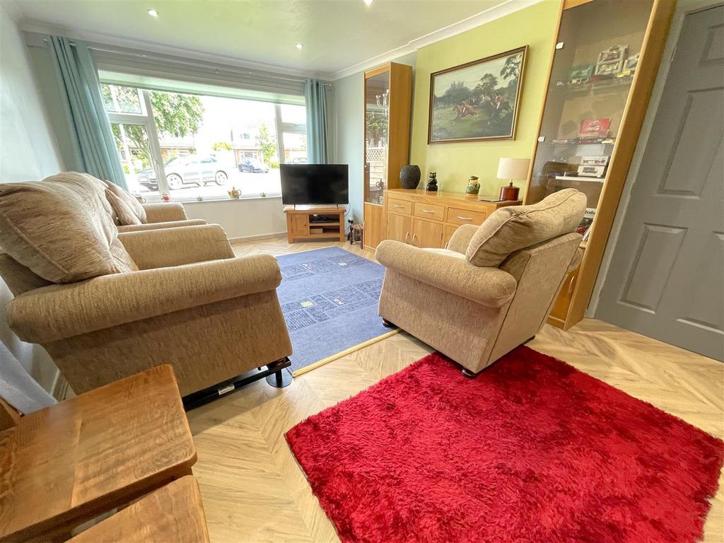 Sitting/dining room