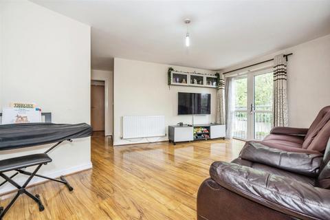 2 bedroom flat for sale, Draper Close, Grays
