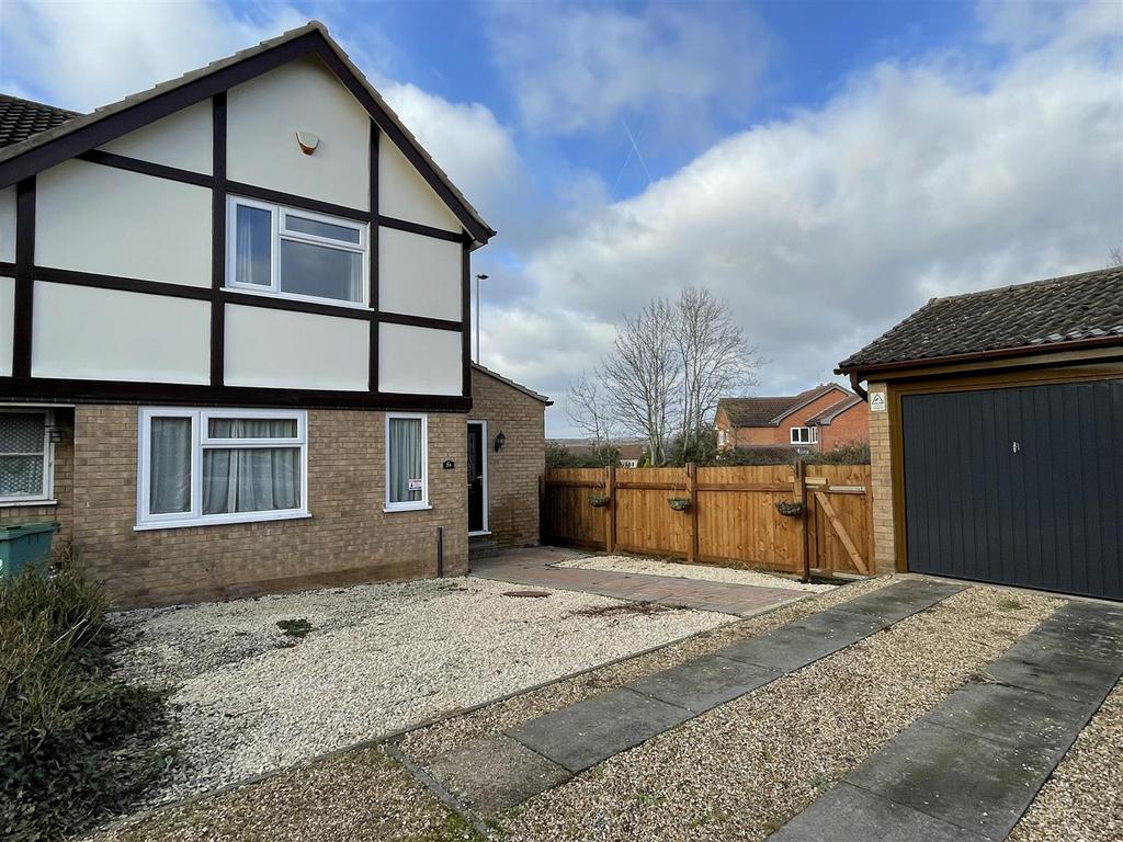 Meadowcroft Close, Glenfield, Leicester 2 bed semidetached house for