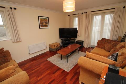 2 bedroom flat for sale, Penn Road, Hazlemere HP15