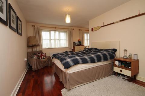 2 bedroom flat for sale, Penn Road, Hazlemere HP15