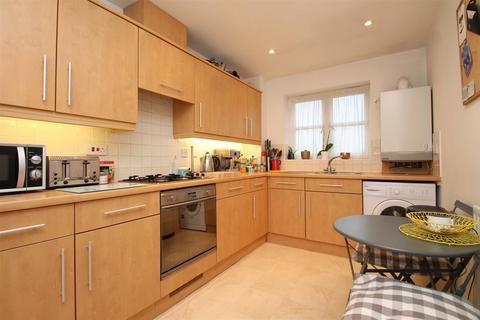 2 bedroom flat for sale, Penn Road, Hazlemere HP15