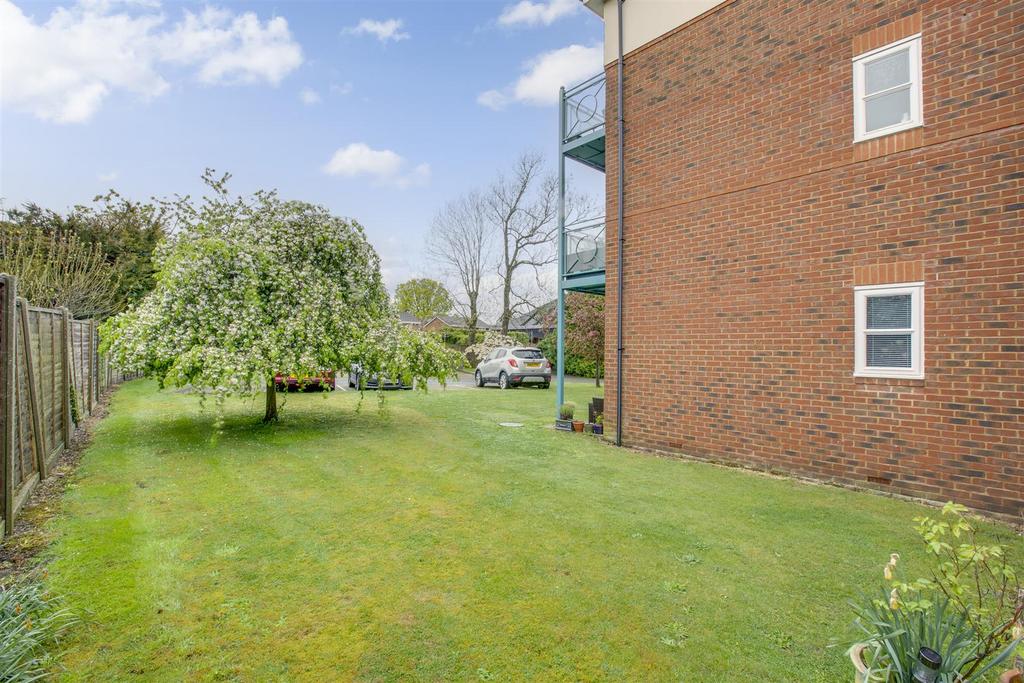 8 Midsummer Court, Penn Road, HP15 7 LD-13.jpg