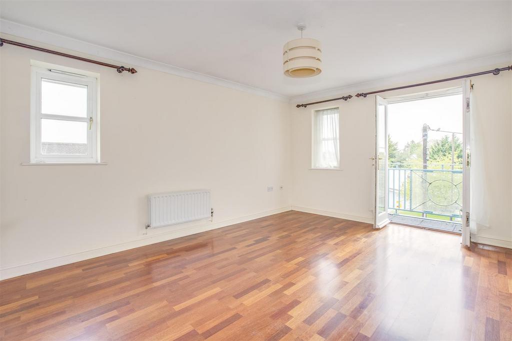 8 Midsummer Court, Penn Road, HP15 7 LD-4.jpg