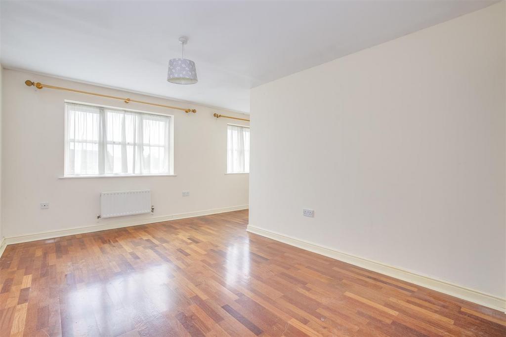 8 Midsummer Court, Penn Road, HP15 7 LD-3.jpg