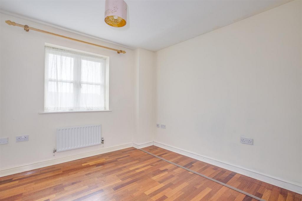 8 Midsummer Court, Penn Road, HP15 7 LD-7.jpg