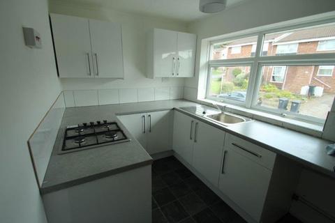 2 bedroom flat to rent, Okehampton Avenue, Leicester