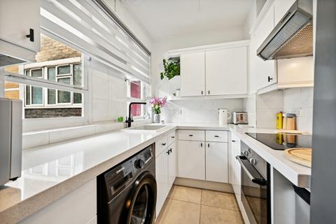 1 bedroom flat for sale, Shelley House, Churchill Gardens, London, SW1V