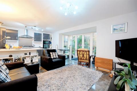 17 Bentley Road, Castle Donington, Derby, DE74 2UL