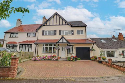 4 bedroom semi-detached house for sale, Daws Heath Road, Hadleigh SS7