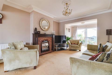 4 bedroom semi-detached house for sale, Daws Heath Road, Hadleigh SS7