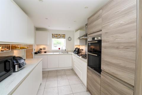 4 bedroom link detached house for sale, Redfields Meadow, Church Crookham GU52