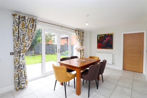 4 bedroom link detached house for sale, Redfields Meadow, Church Crookham GU52