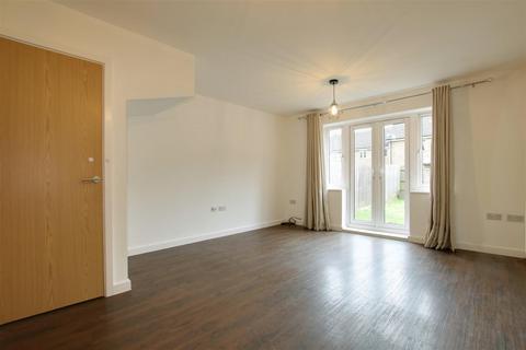 2 bedroom house to rent, Aldermere Avenue, Cheshunt