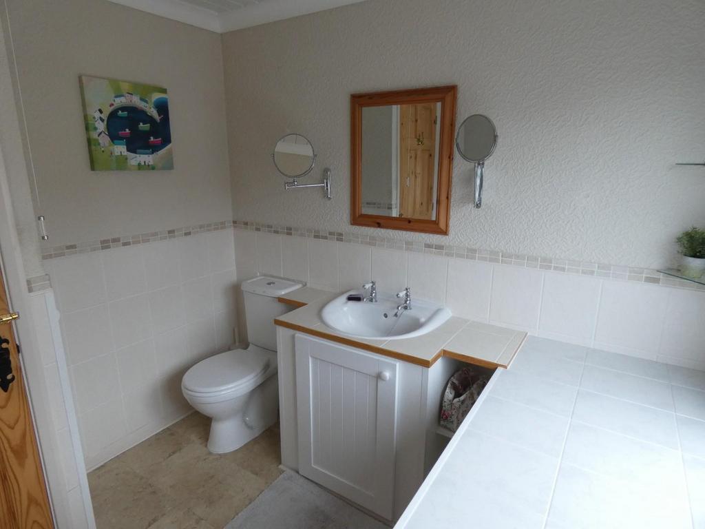 WC/Cloakroom (Bathroom)
