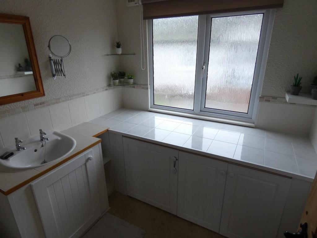 WC/Cloakroom (Bathroom)