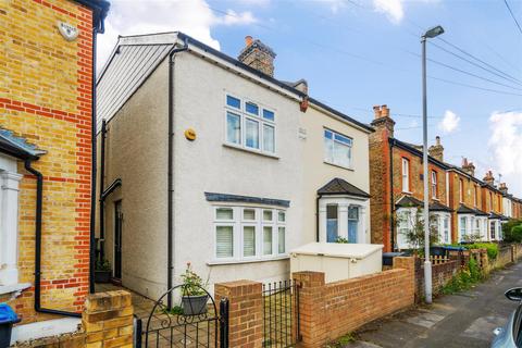 Kingston upon Thames - 3 bedroom semi-detached house to rent