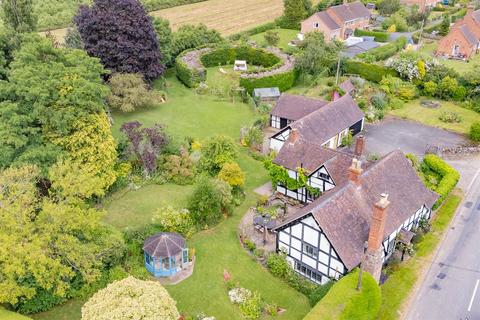 4 bedroom detached house for sale, The Dog, Bosbury, Ledbury, Herefordshire, HR8 1PT