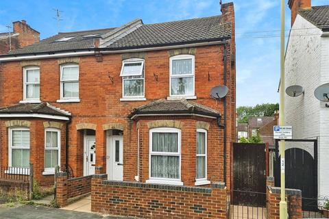 3 bedroom semi-detached house for sale, St. Michaels Road, Aldershot