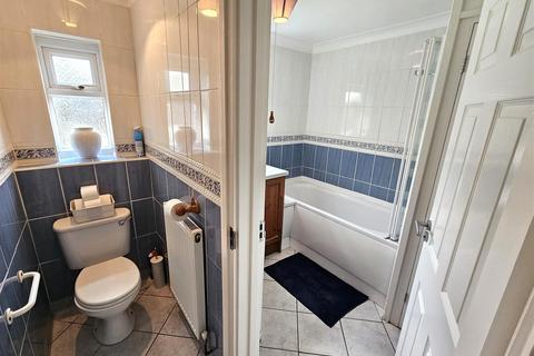 3 bedroom semi-detached house for sale, St. Michaels Road, Aldershot