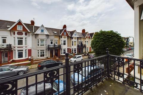 2 bedroom apartment for sale, Esplanade Avenue, Porthcawl CF36