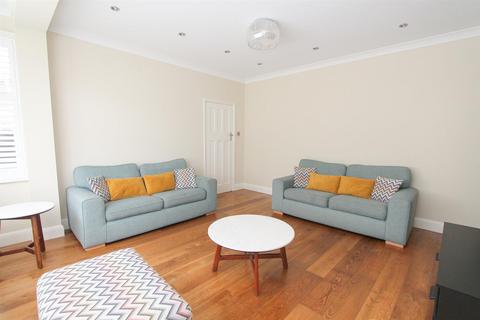 24 Princes Avenue, Carshalton, SM5 4NZ