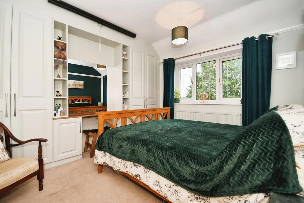 BEDROOM 1.jpg