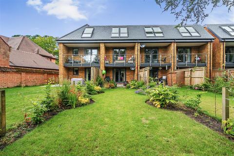 3 bedroom terraced house for sale, Cedar House, London Road