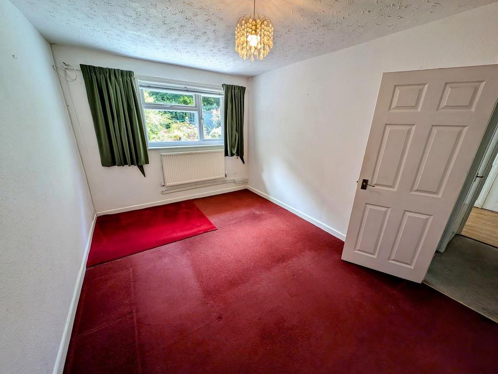 53 Kenilworth bed 1 2.jpg