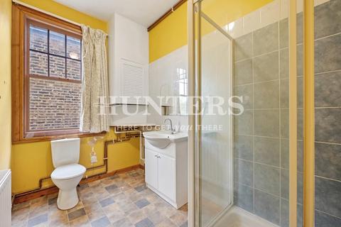 3 bedroom flat for sale, St Pauls Avenue, London