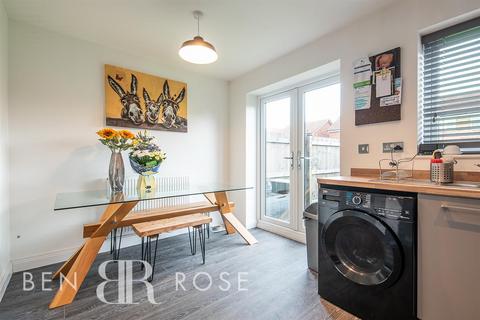18 Library Close, Farington, Leyland, PR25 3EU