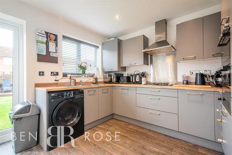 18 Library Close, Farington, Leyland, PR25 3EU