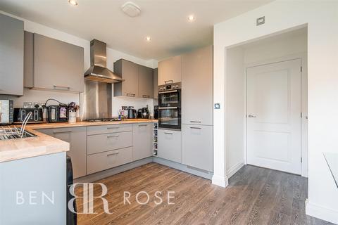 18 Library Close, Farington, Leyland, PR25 3EU
